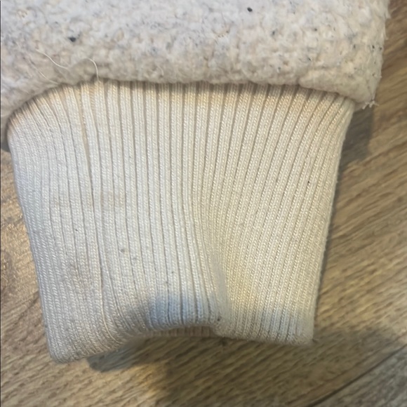 ALO Yoga Cream Teddy Jacket Plush Cropped Design Women’s Size Small - Picture 5 of 6